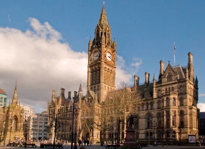 Moving To Manchester? 2022 Living Costs & Relocation Tips - Moverdb.com