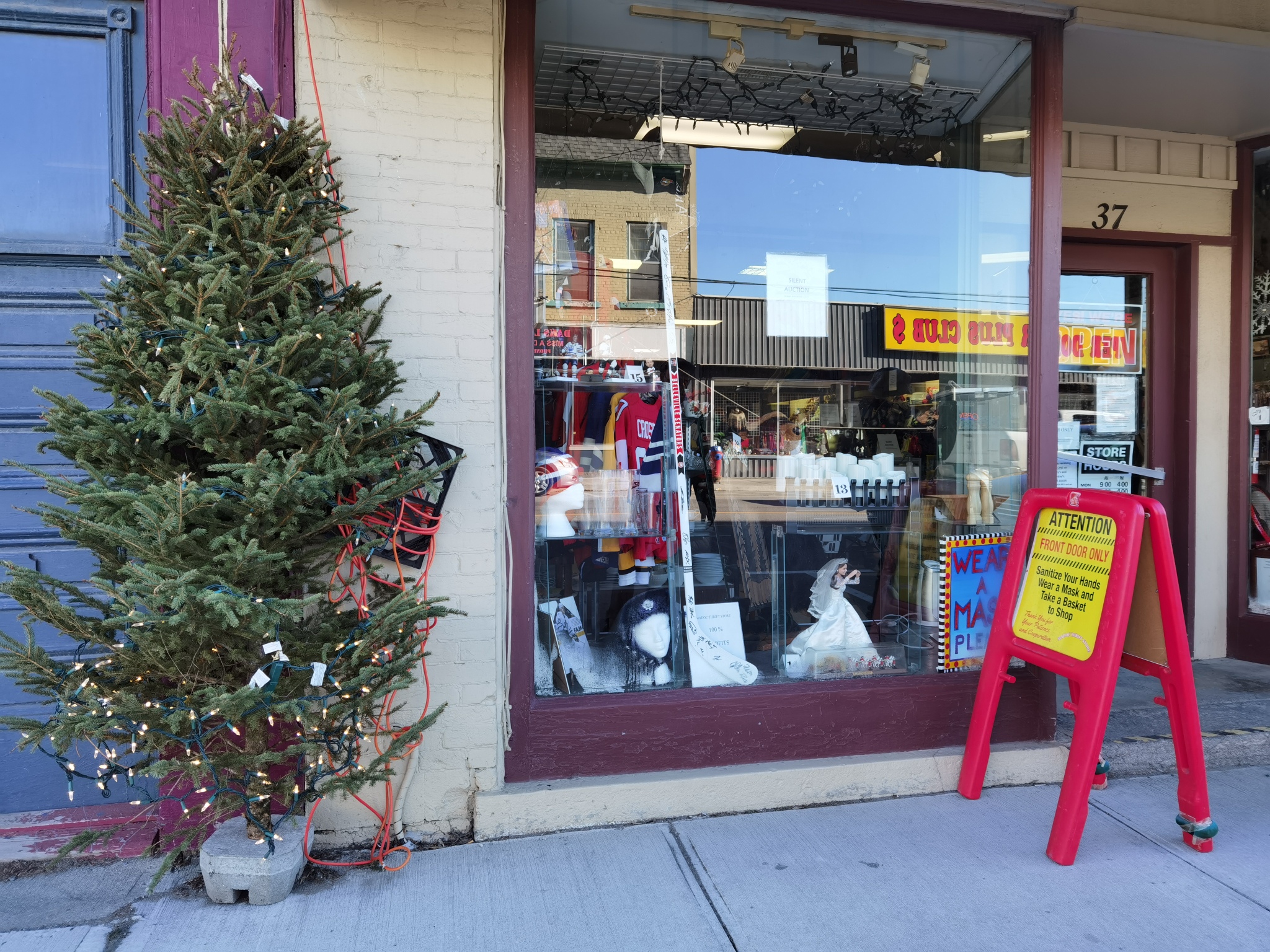 Madoc Thrift Store Madoc, Ontario, Canada [ONTARIO TRAVEL SERIES