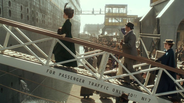 (L to R) Frances Fisher as Ruth DeWitt Bukater, and Billy Zane as Caledon 'Cal' Hockley in James Cameron's "Titanic" (1997) Photo Credit: Paramount Pictures
