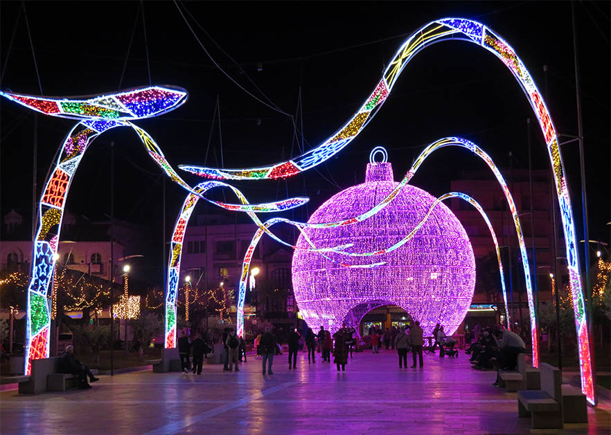 Balls, Said The Queen / Cojones, Dijo La Reina Moving with Mitchell