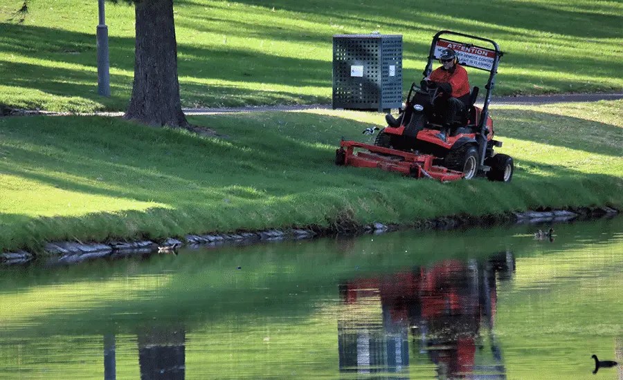 Top 10 Best Riding Lawn Mowers [Reviews & Guide]