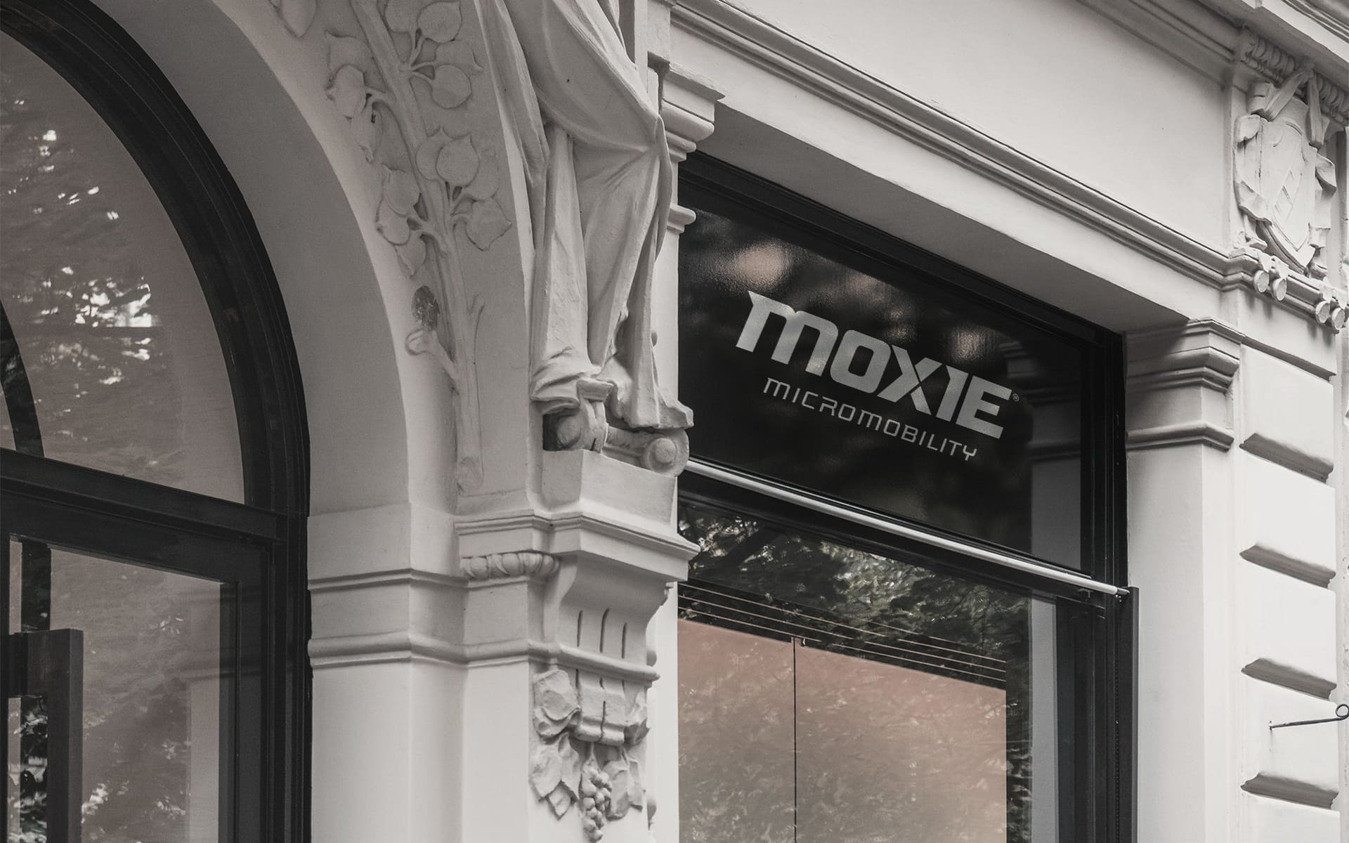 an electric scooter dealer Moxie Micromobility