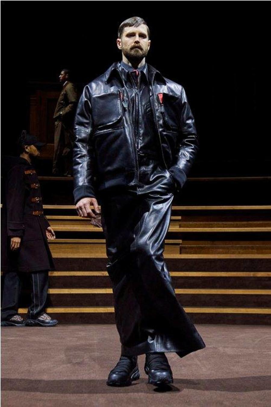 صور موديلات جواكيت شبابي جلد طبيعي 2025