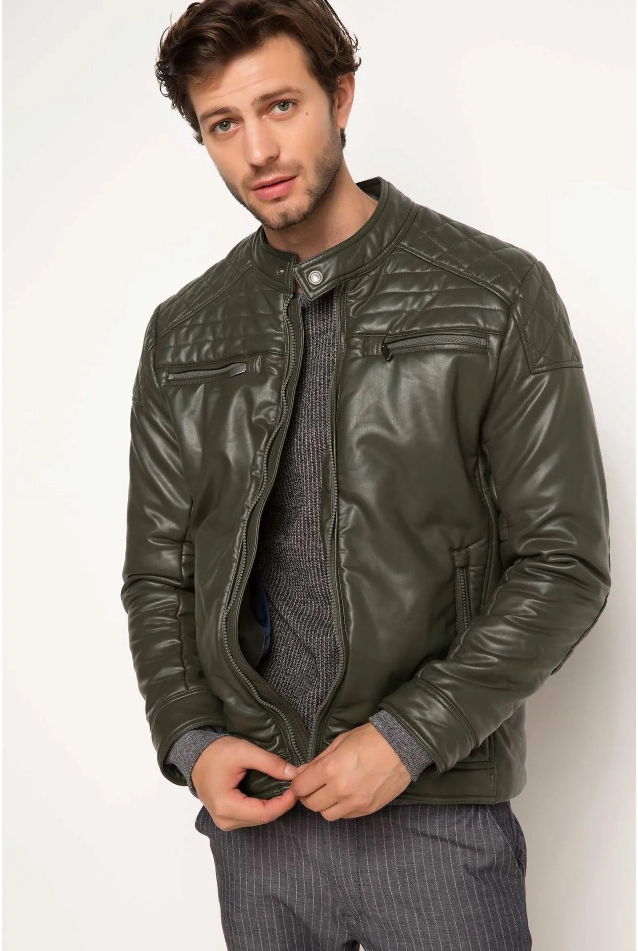 صور موديلات جواكيت شبابي جلد طبيعي 2025