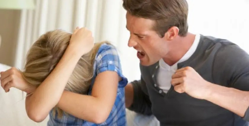 تفسير حلم رؤية الاخ يضرب اخته في المنام لابن سيرين