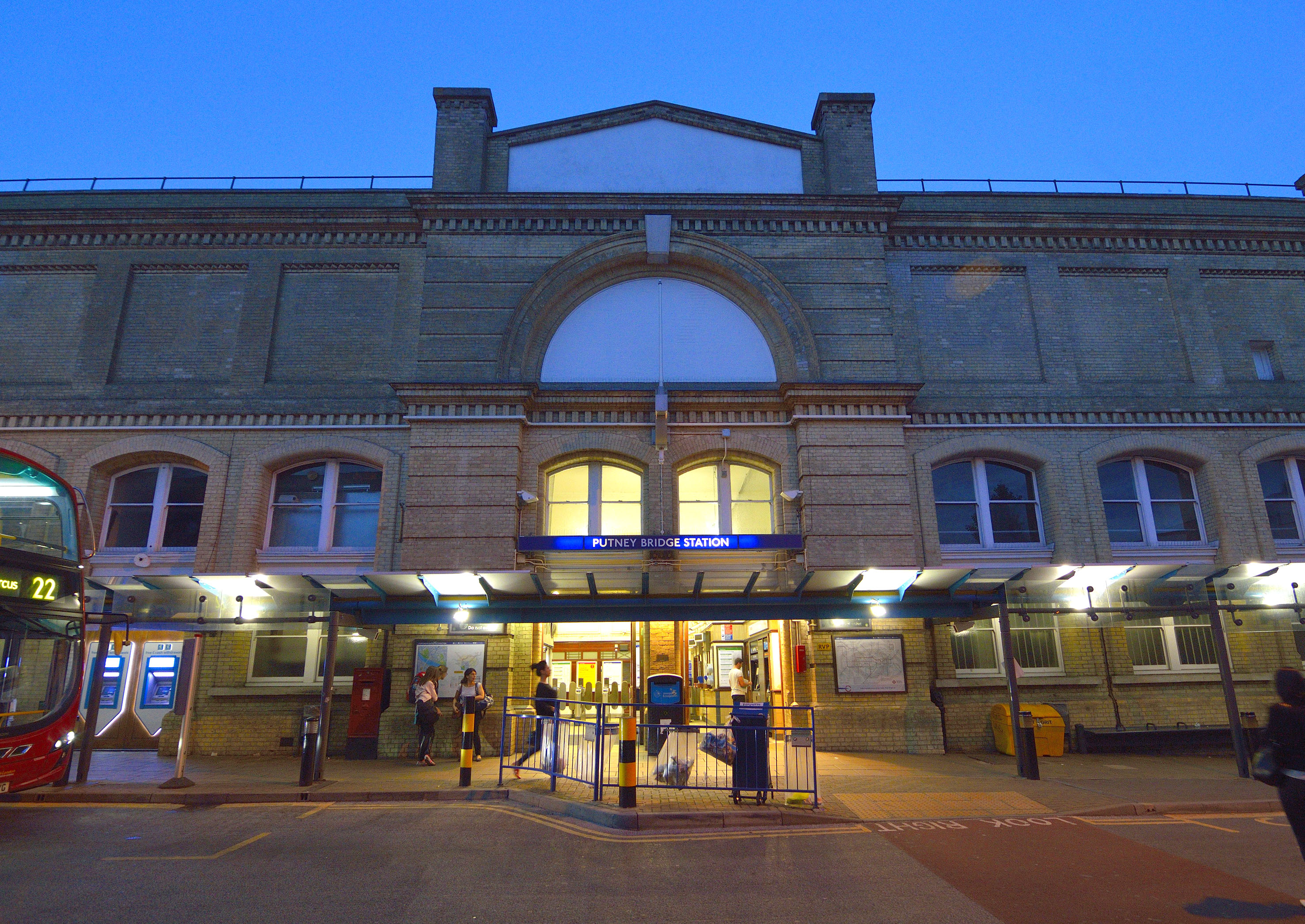 Putney Bridge Station MPG