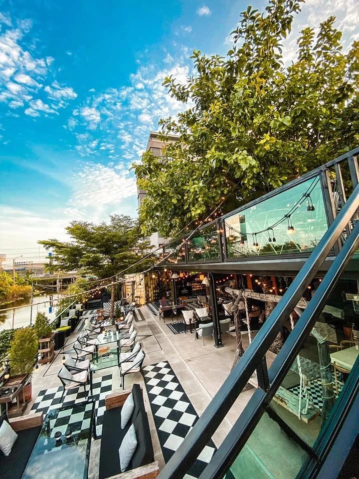 ตื่นตา Rooftop พื้นกระจก ที่ “Letana Hotel & Cafe’ 24 Hrs” คาเฟ่โรงแรม