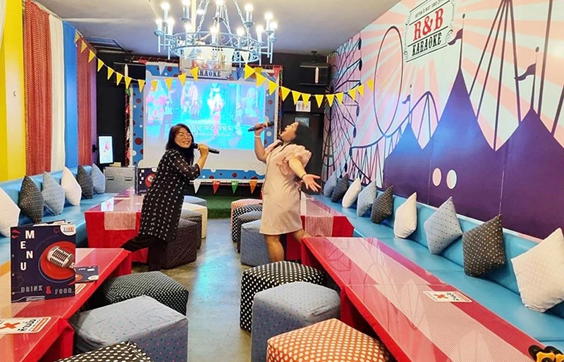 R & B Karaoke แหล่งรวมความบันเทิงของคนกรุง ครบทุกสีสันรองรับทุกไลฟ์สไตล์