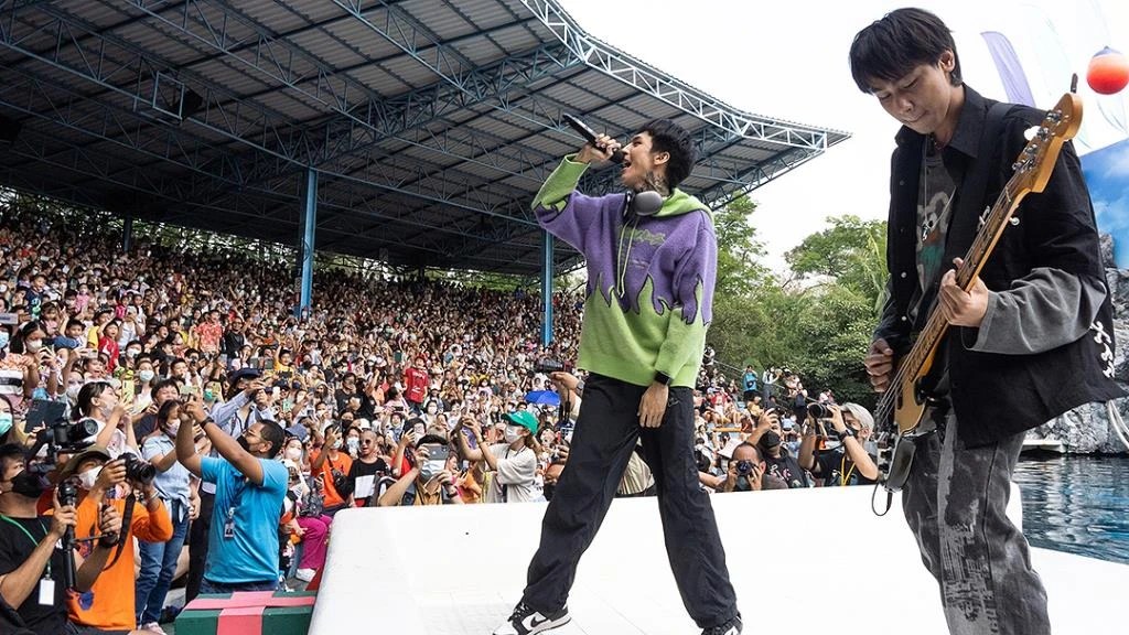 “Paper Planes” ทำซาฟารีเวิร์ลแตก ทรงอย่างแบด กระหึ่มงานวันเด็กแห่งชาติ