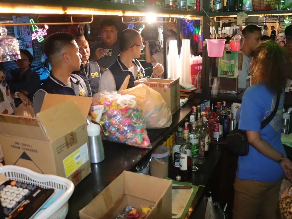 Khao San Road in a Frenzy as Authorities Crack Down on Laughing Gas