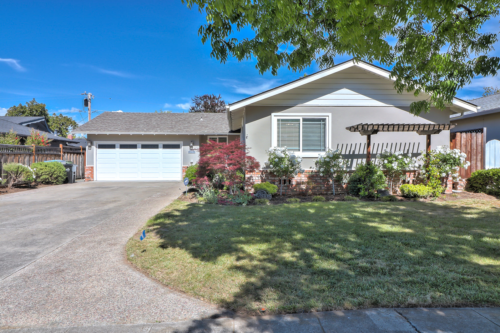 Cambrian charmer this well maintained home is ready for move in.