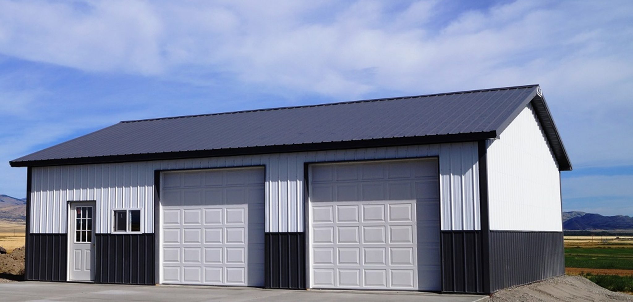 Hanging Christmas Lights on Your Pole Building in Pittsburgh MQS