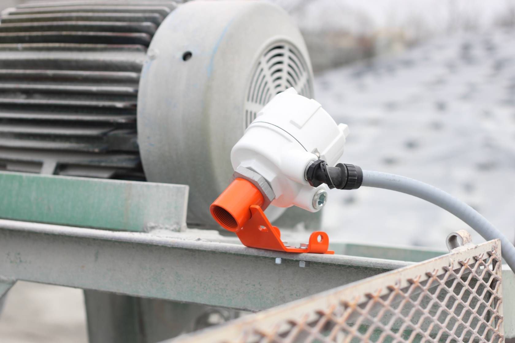 Automated Tensioner For Conveyor Belt Cleaners Reduces Wear and