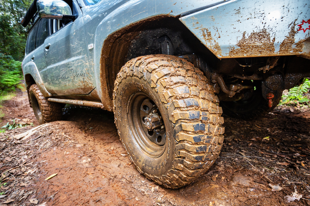 How to drive in mud...and never get stuck... Pat Callinan's 4X4 Adventures