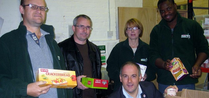 Local MP helps at Harlow Foodbank MRCT
