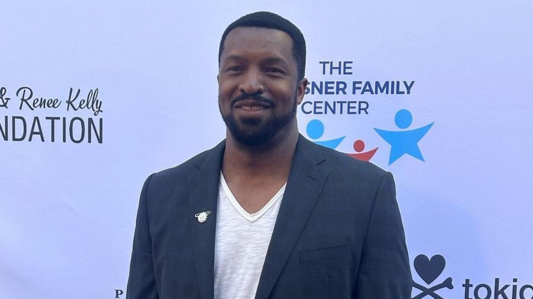 Roger Cross Biography, Age, Height, Girlfriend mrDustBin