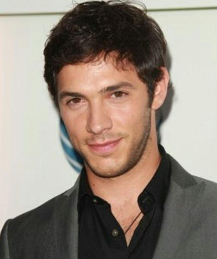 Michael Rady Biography Age, Height, Girlfriend mrDustBin