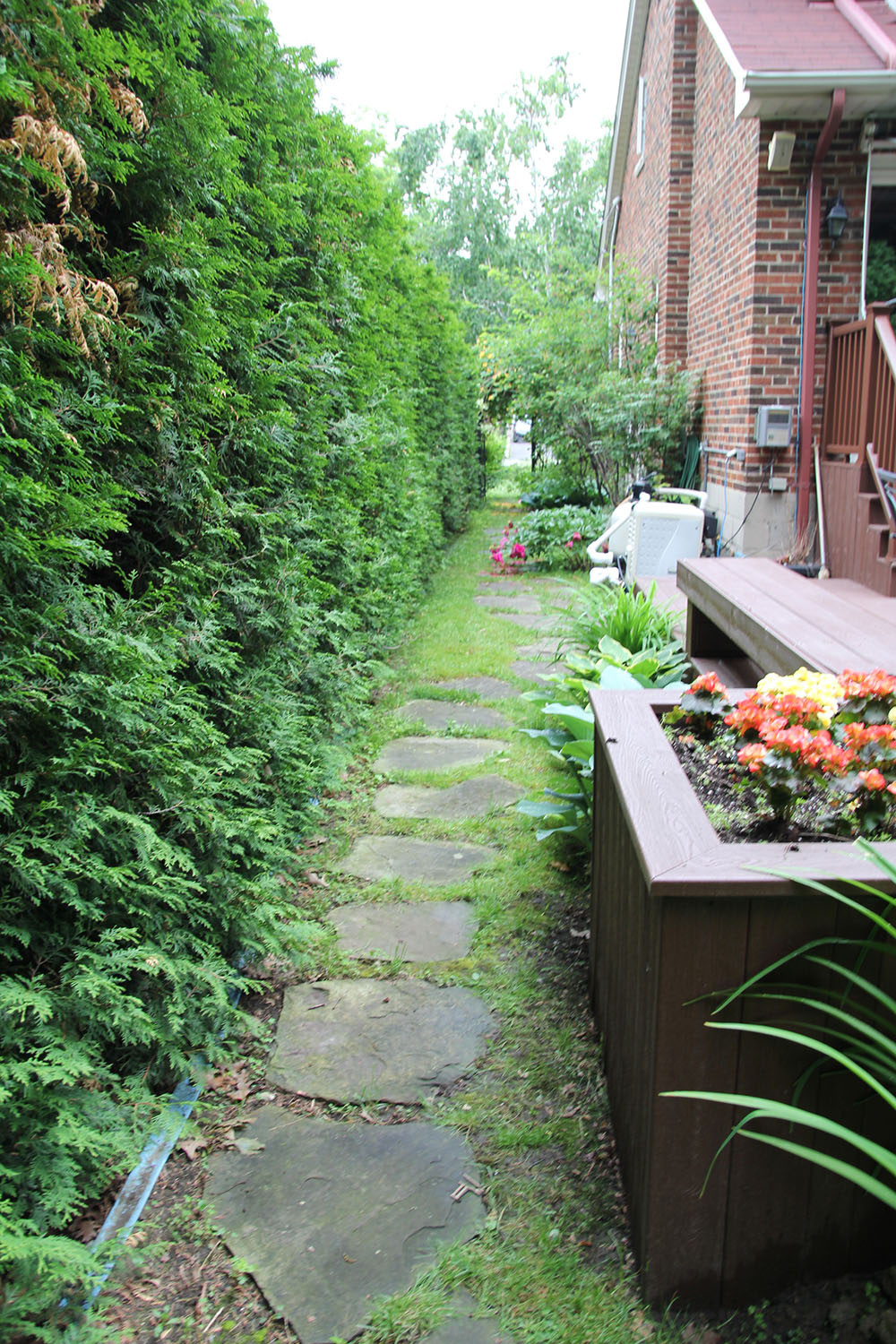 LANDSCAPING POOL DECK YONGE AND SHEPPARD (NORTH YORK) Mr. Interlock