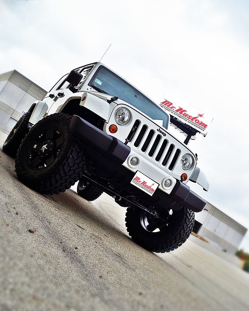 2012 JEEP WRANGLER RANCHO LIFT KIT AND ROCKSTAR RIMS Mr