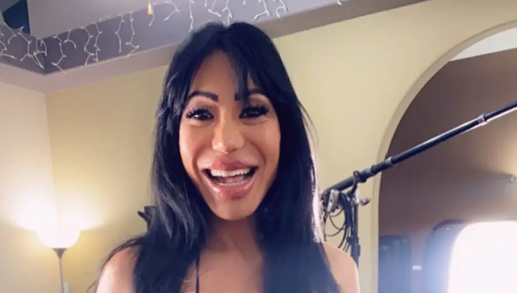 Ava Devine Biography, Age, Family, Images, Net Worth - Mr. Measurements