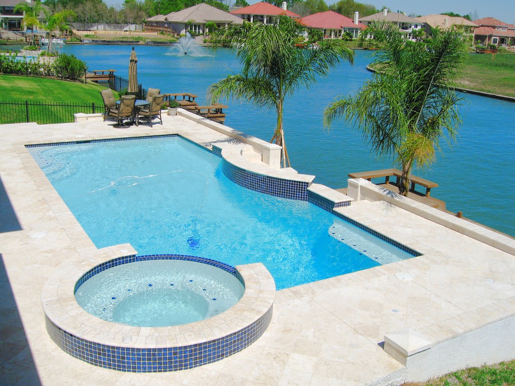Local Pool Builder in Houston, Texas 77042