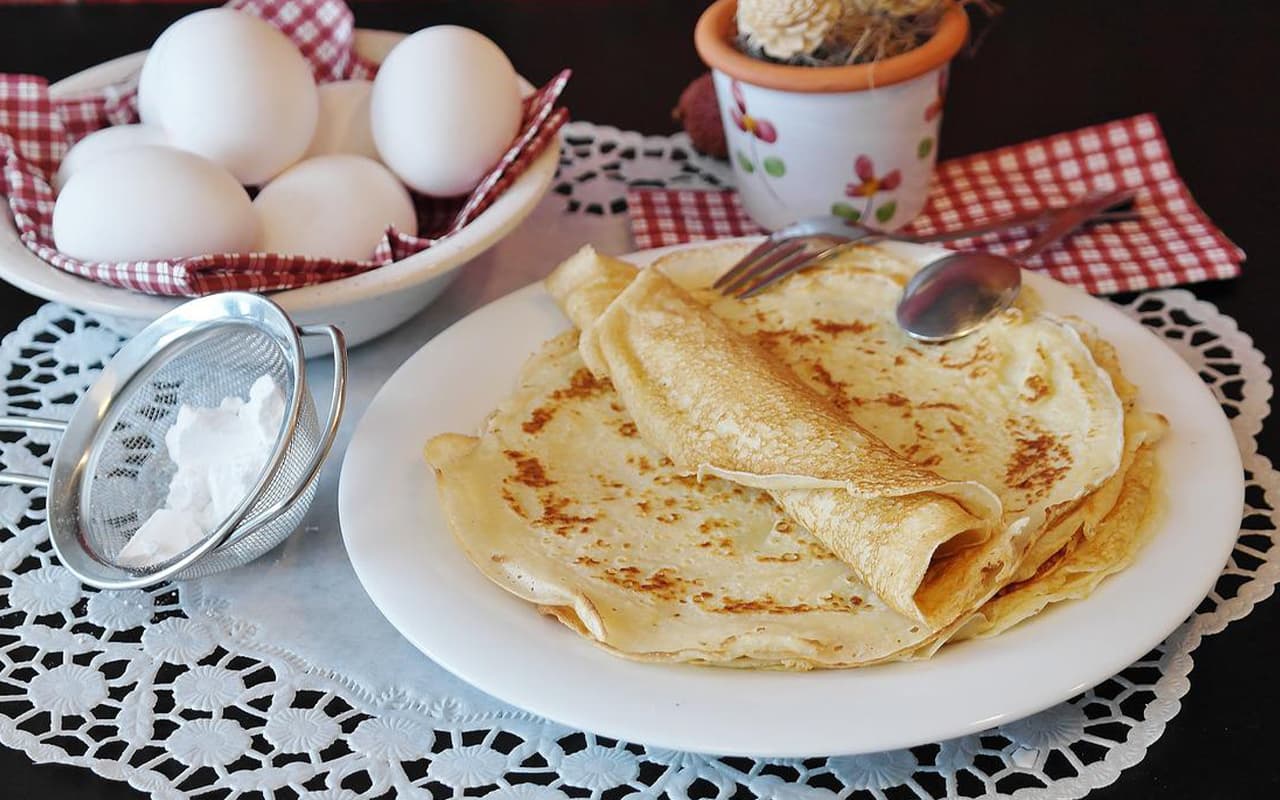 Pancakes with ham, cheese and scrambled eggs MRSKS