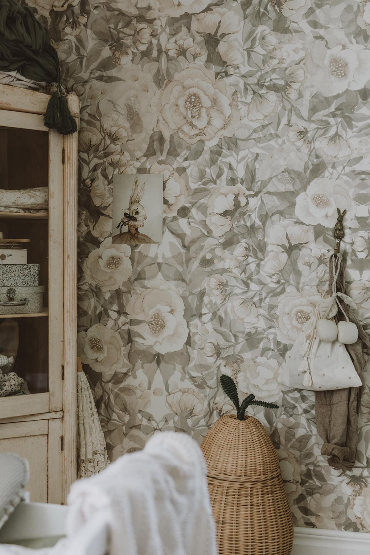 mrs mighetto tapet Poppies For Marlene - Soft Creme - Wallpaper - Mrs Mighetto
