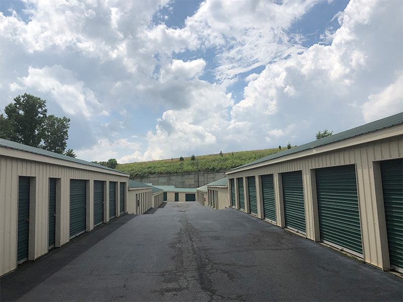 Groundlevel driveup storage in Salisbury NC helps to clear your driveway