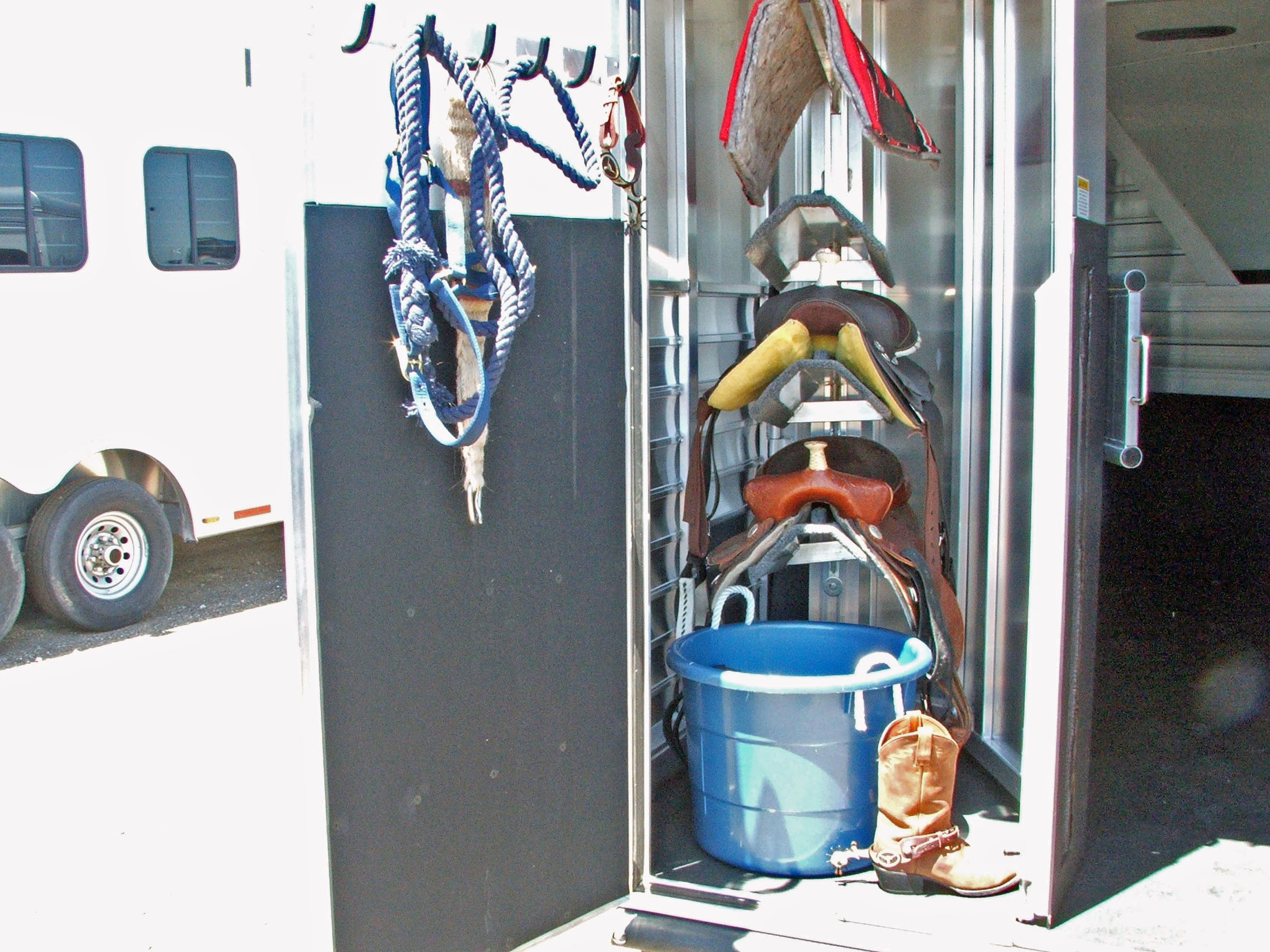 Hart Trailers, Aluminum Horse Trailers, review of the factory