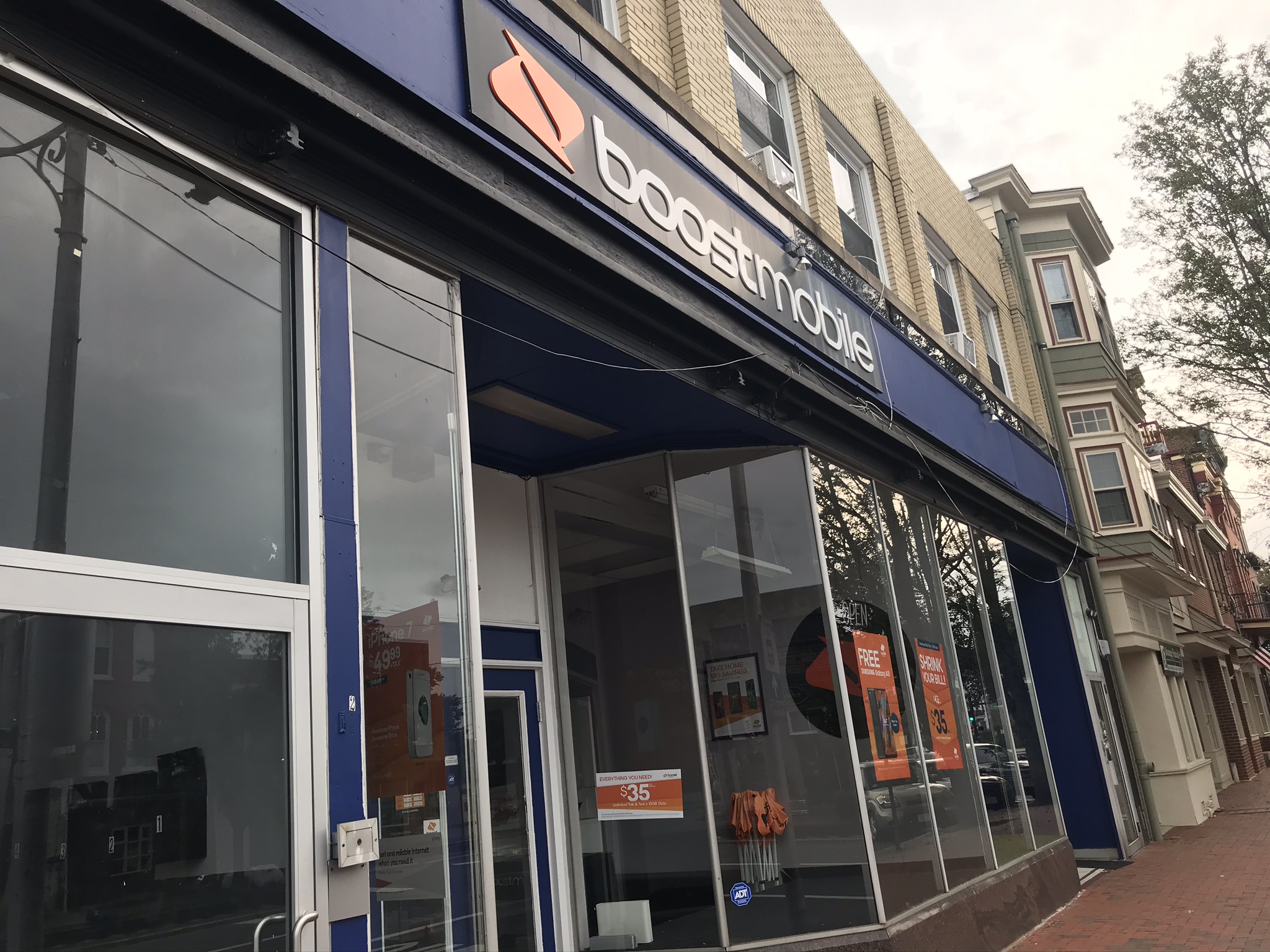 Boost Mobile Main Street Burlington