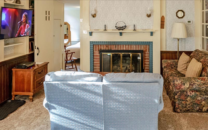 Bemus Point Lodging at Maple Springs Lake Side Inn