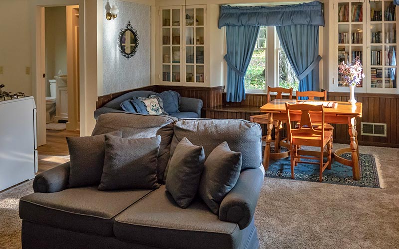 Bemus Point Lodging at Maple Springs Lake Side Inn