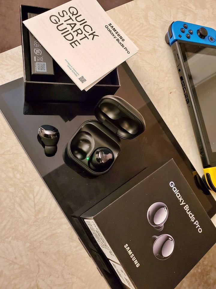 Someone is selling a set of Samsung Galaxy Buds Pro on Facebook