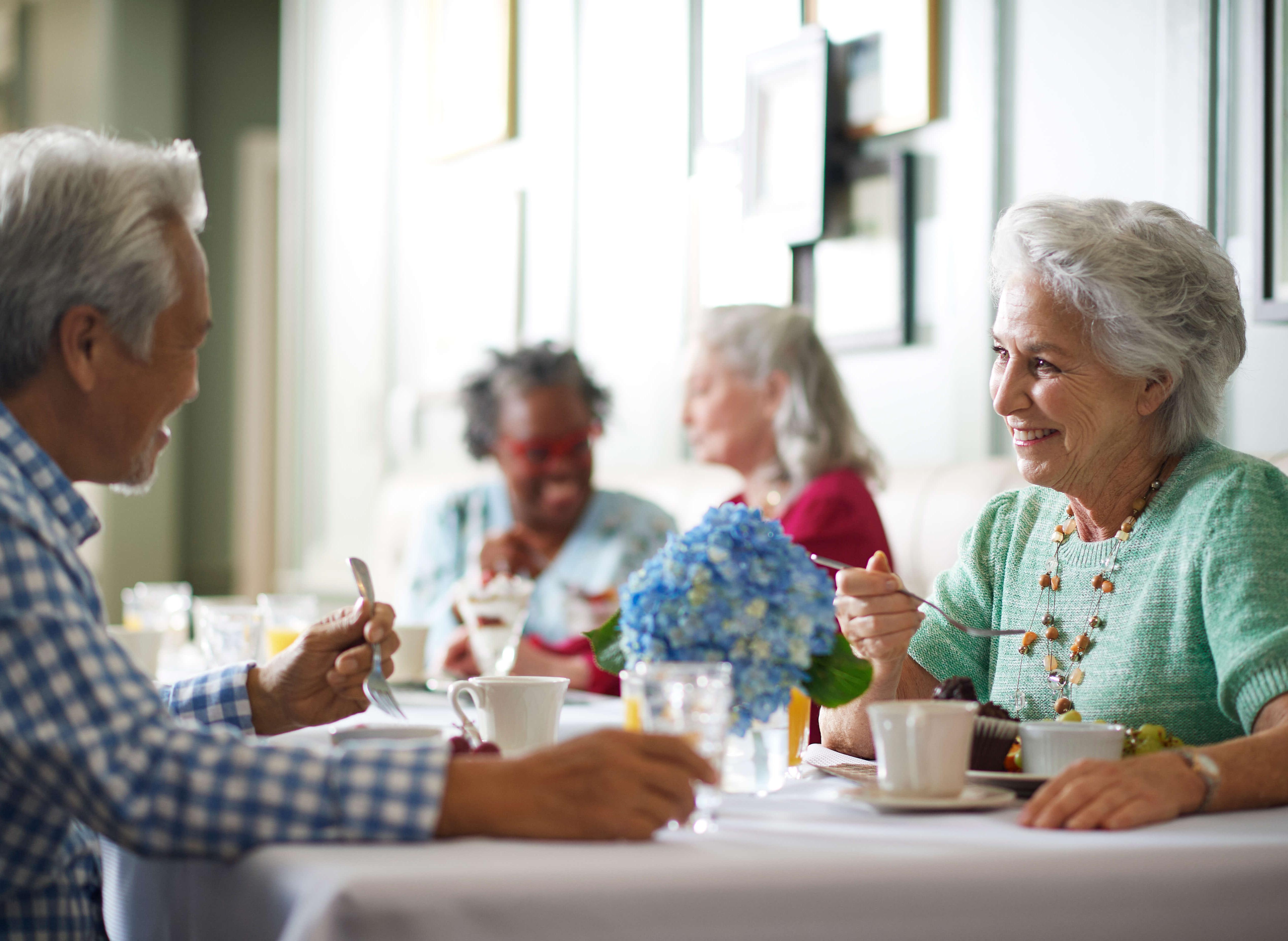 Signature Dining Sunrise Senior Living(03)