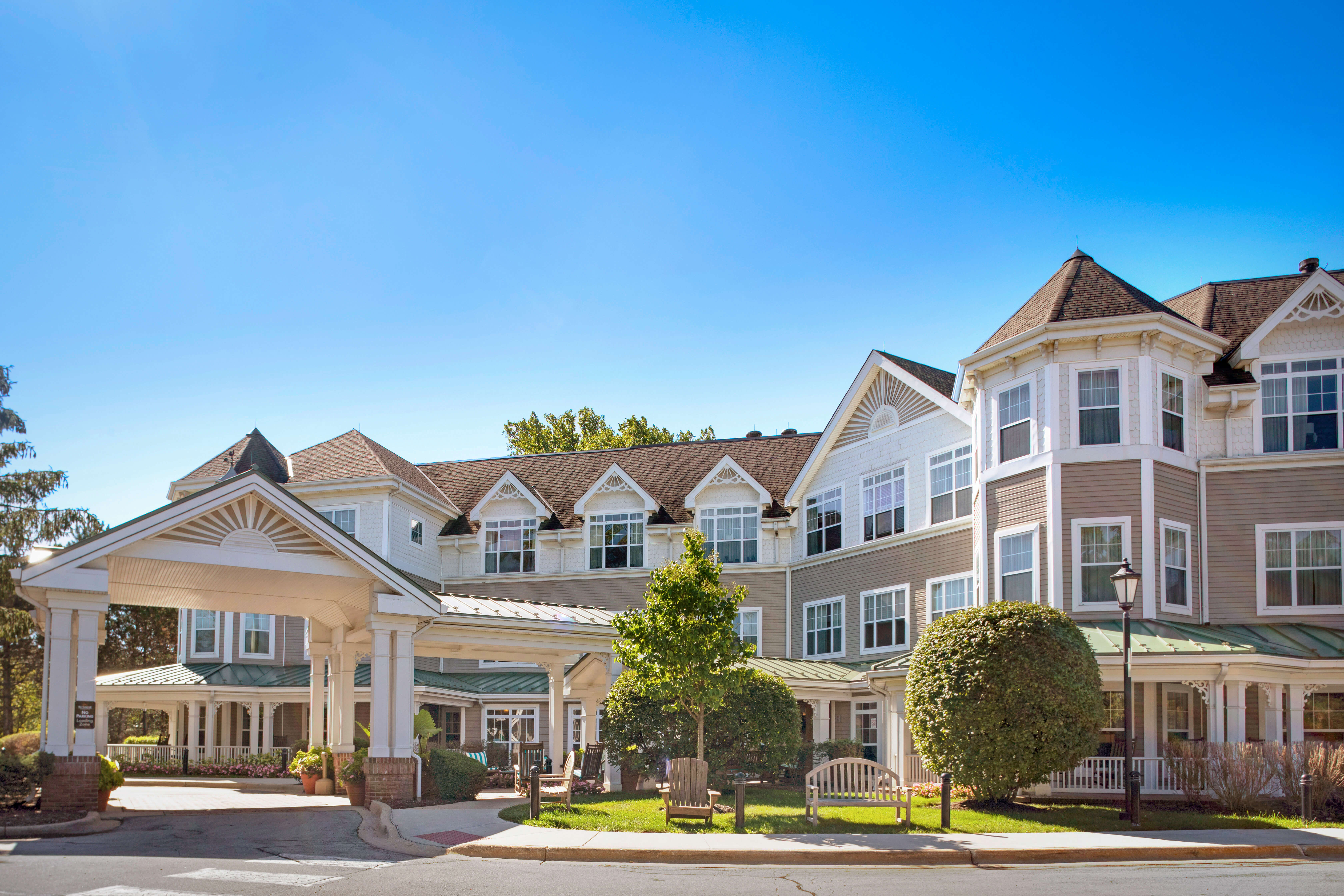 Rooms & Amenities Sunrise of Willowbrook, IL