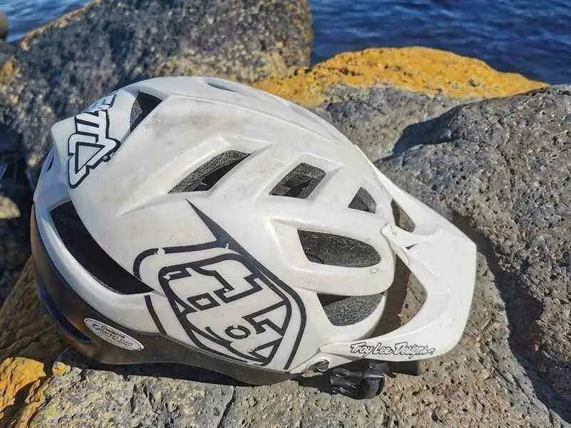 Best Mountain Bike Helmets for Narrow or Oval Heads