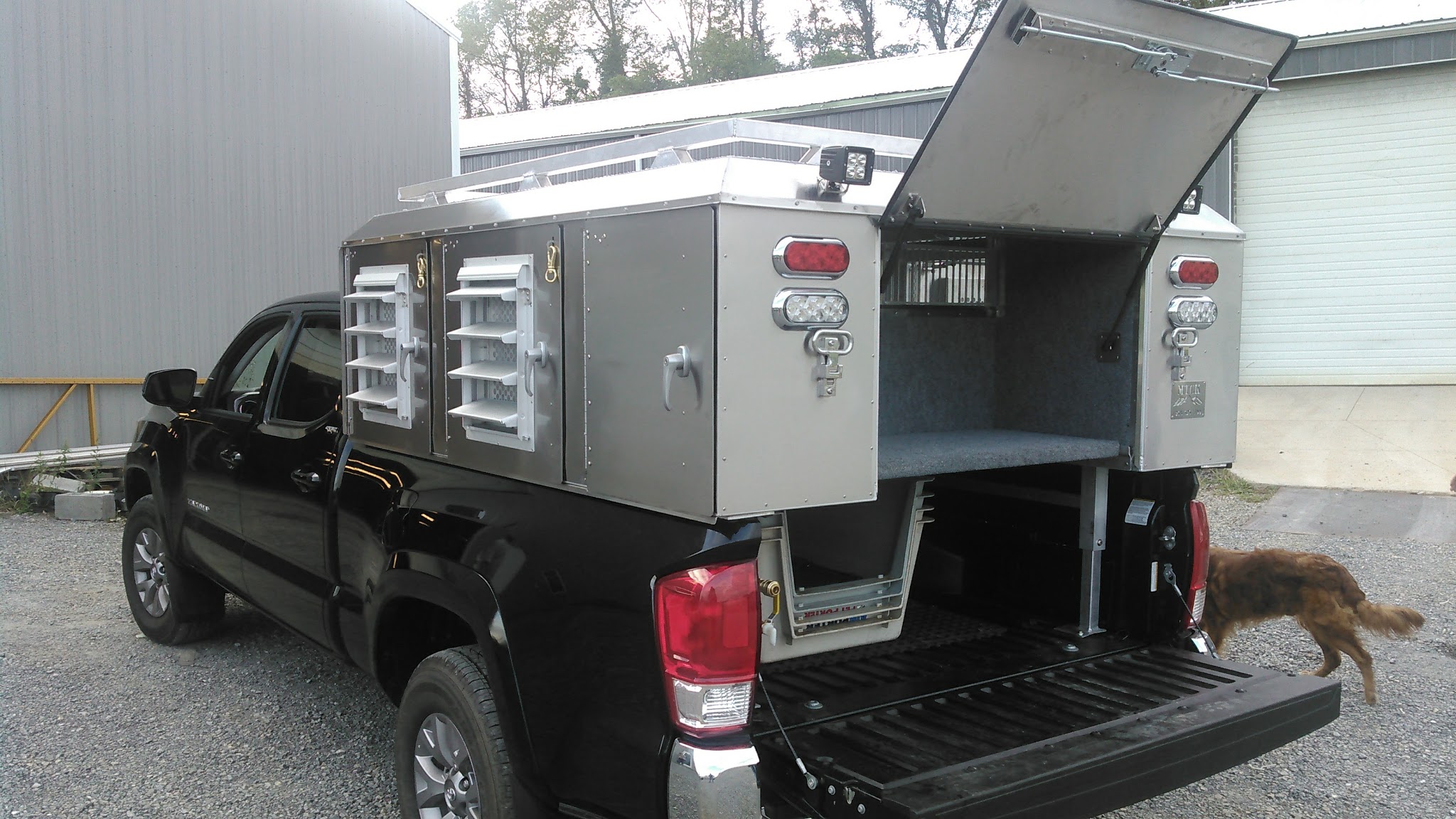 Topper 4Hole Mountaintop Custom Kennels