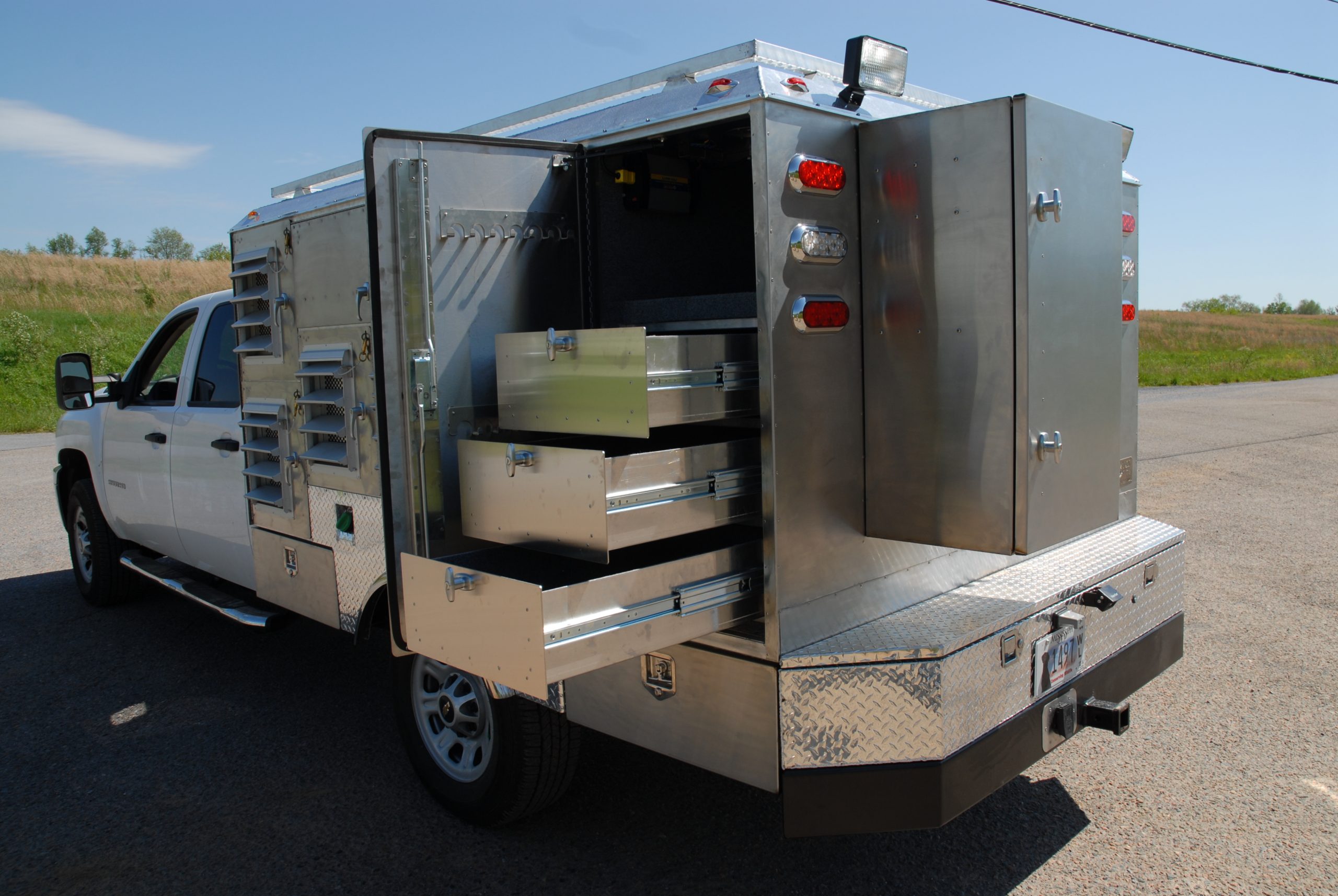 Chassis Mount 12Hole Mountaintop Custom Kennels