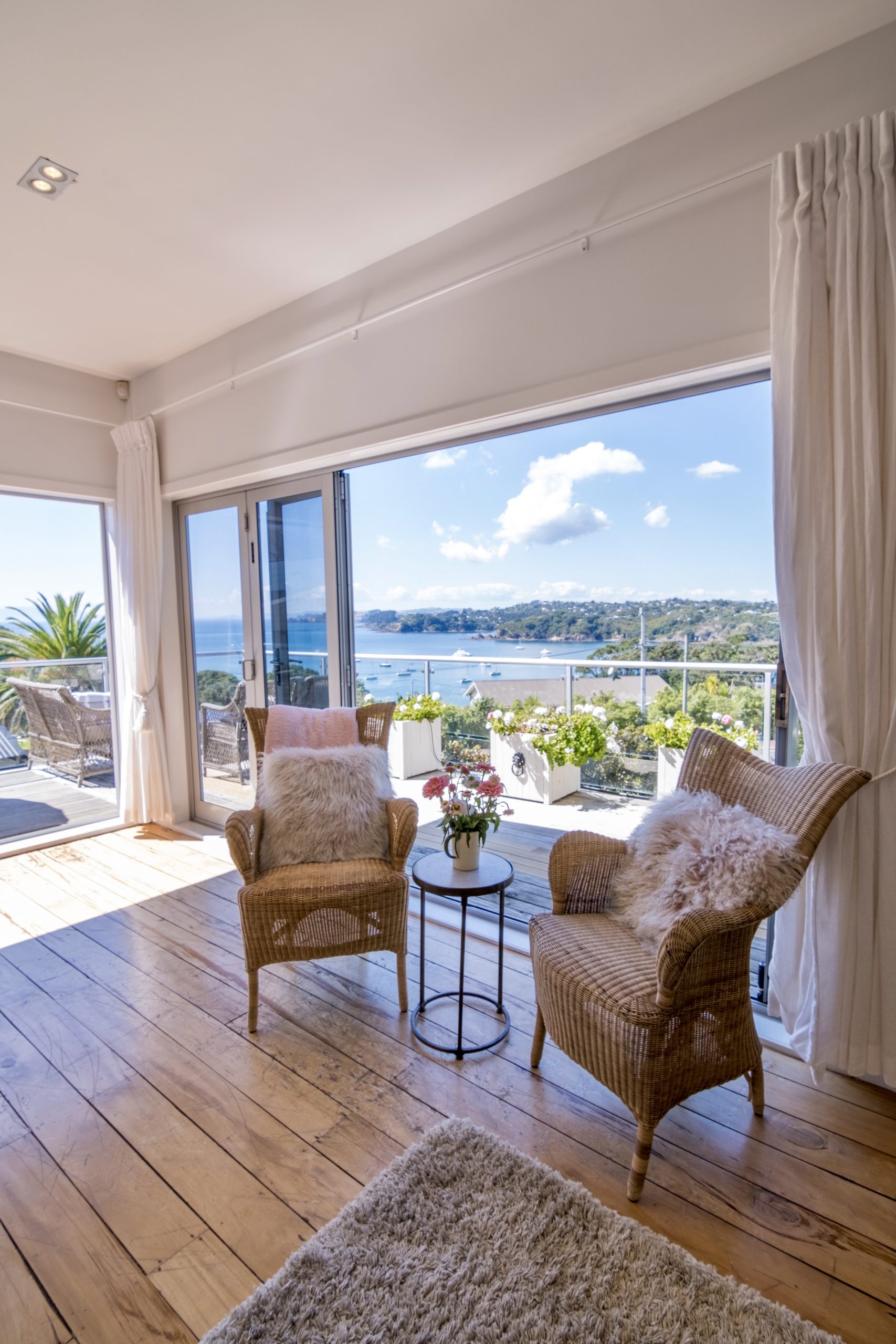 Vintage Cottage Mudbrick Restaurant Waiheke Island Wine Vineyard