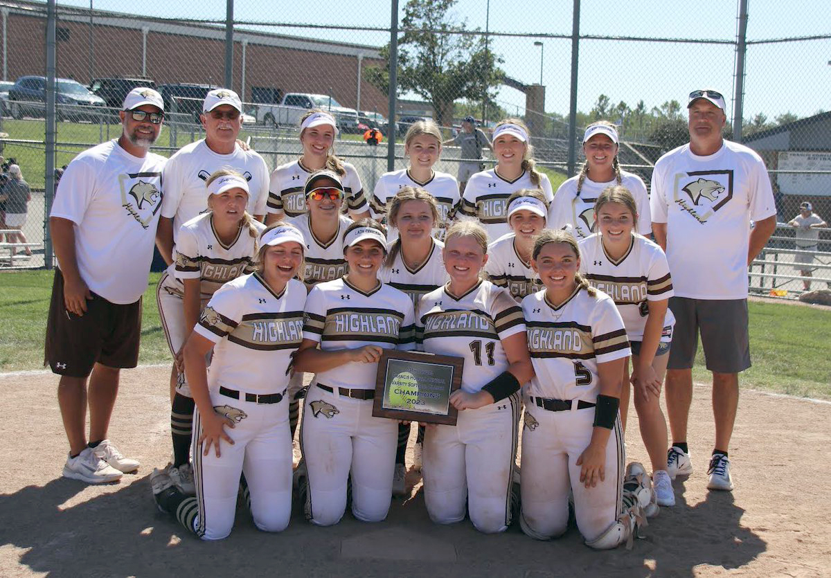 Highland softball team uses extra effort to complete sweep and win