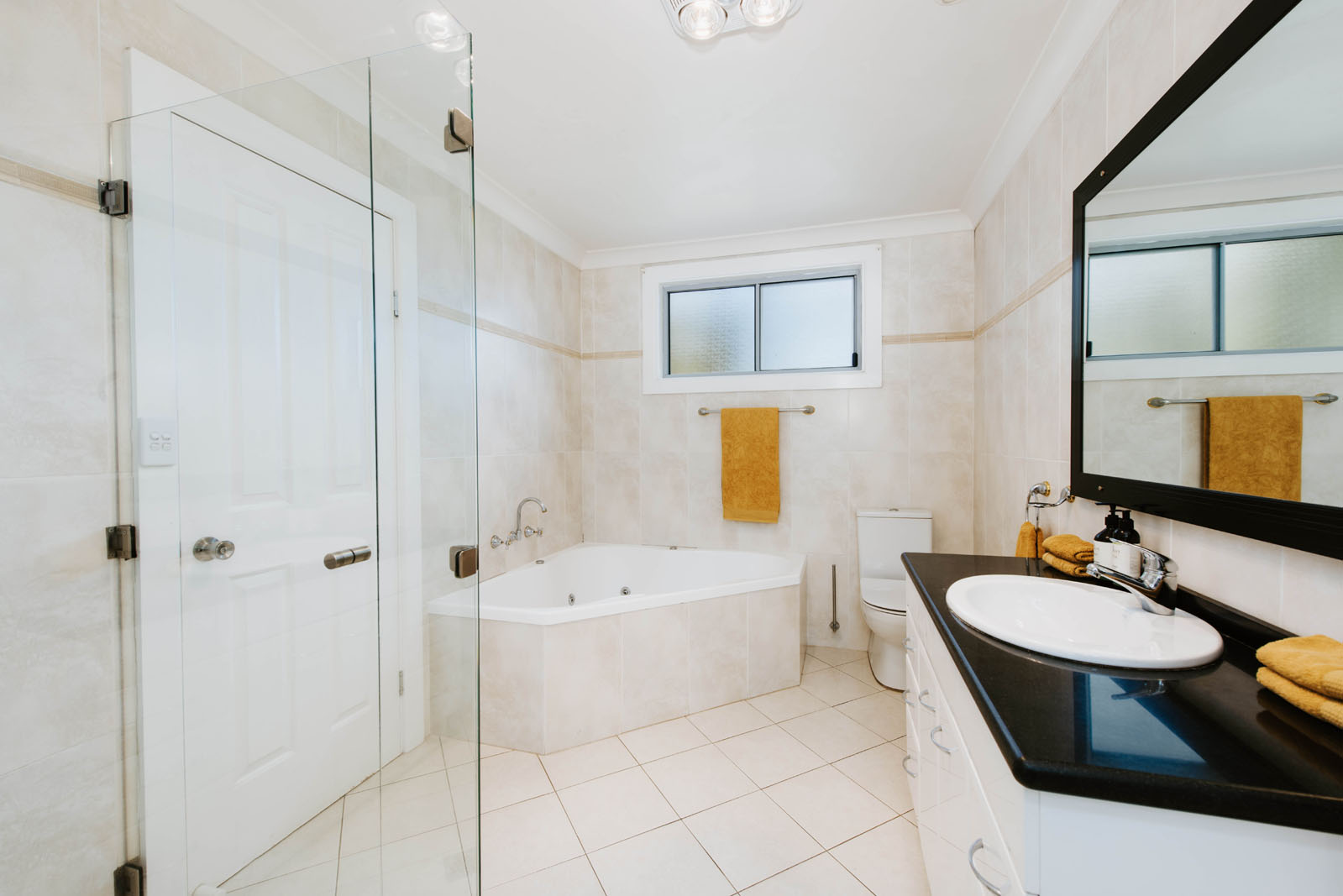 Mudgee Explorer Lodge Up to 14 guests Mudgee Wine Explorer Tours and