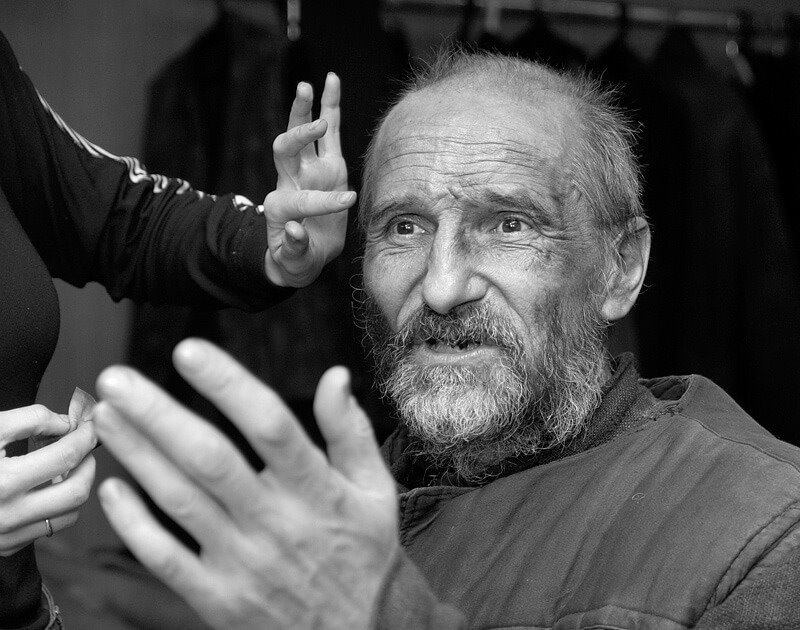 Я ничего не одобряю и не порицаю, у меня дел по горло, своей грязи. Петр Мамонов: Как можно чаще прикасайтесь к любимому человеку