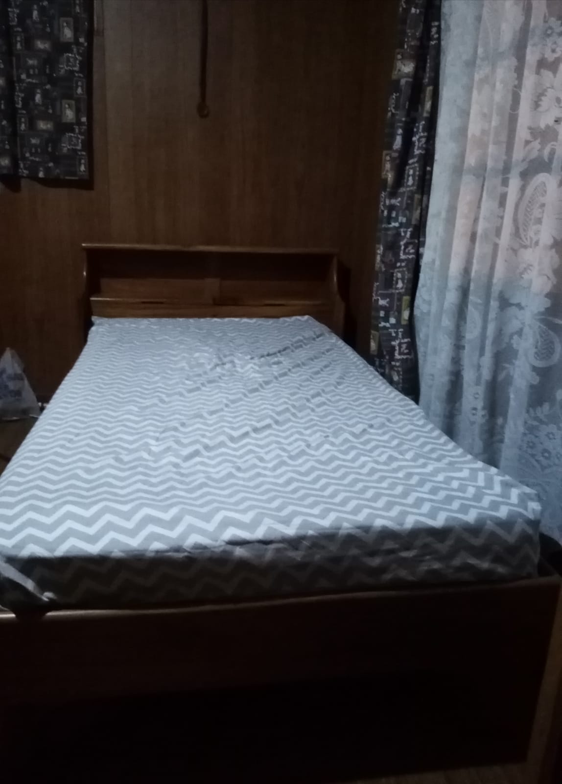 Venta de Cama individual, la base y el cabecero Muebles Usados Costa Rica