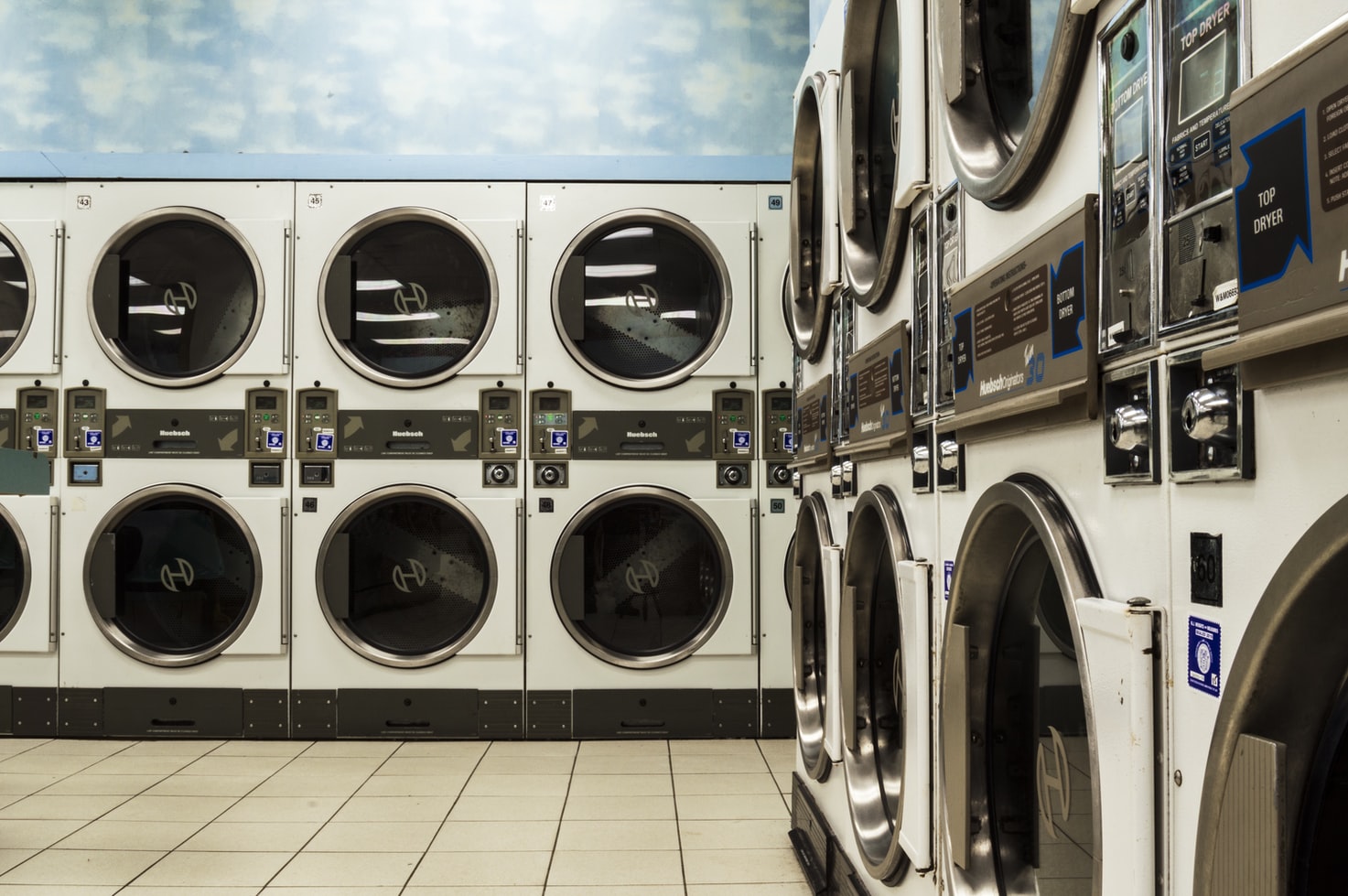 6 Main Benefits of Using Laundromats Over Home Laundry