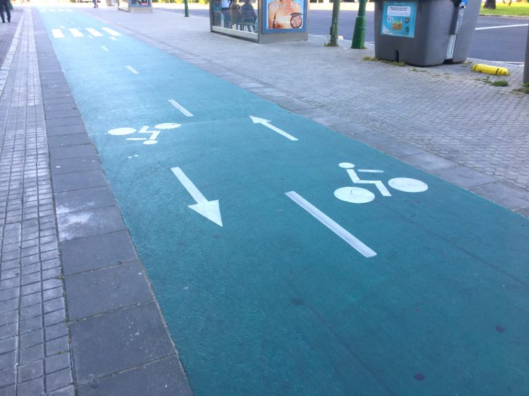 スペインの道と日本の違い！旅行で役立つ車道、自転車、歩道の状態 TETSU,Blog