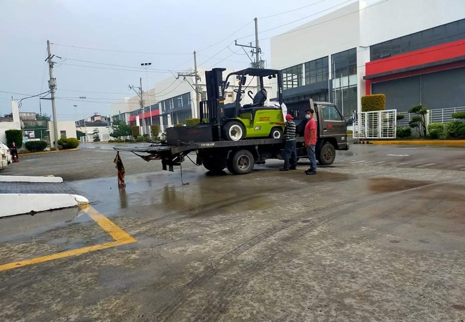 How to Properly Clean a Forklift