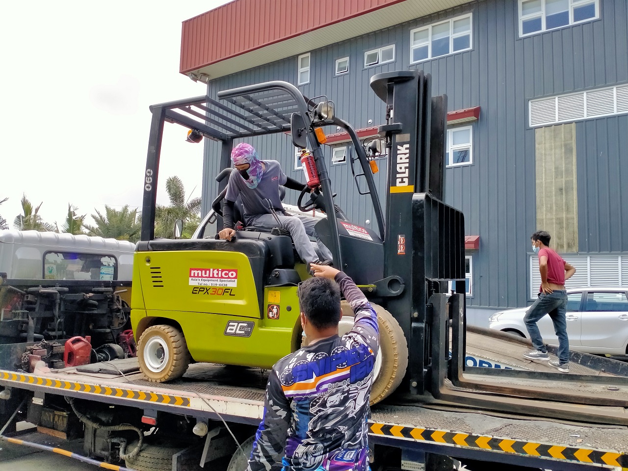 Forklifts VS Hand Pallet Trucks Similarities and Differences