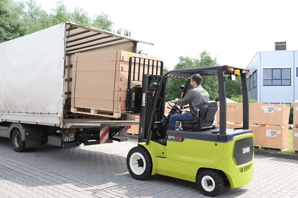 Electric vs Internal Combustion Forklift What's the Difference