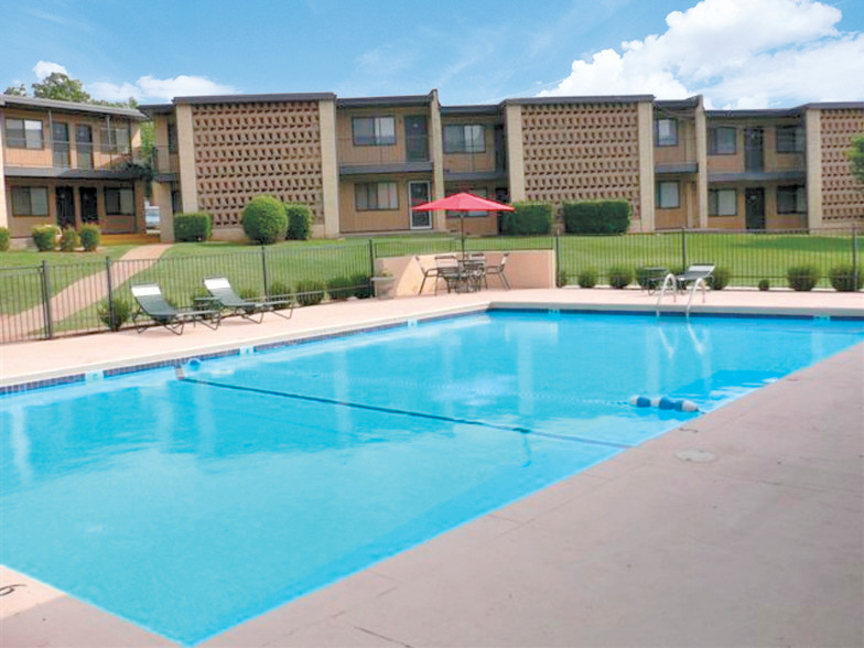 Woodland Hills Apartments The Multifamily Advisory Group at Cushman