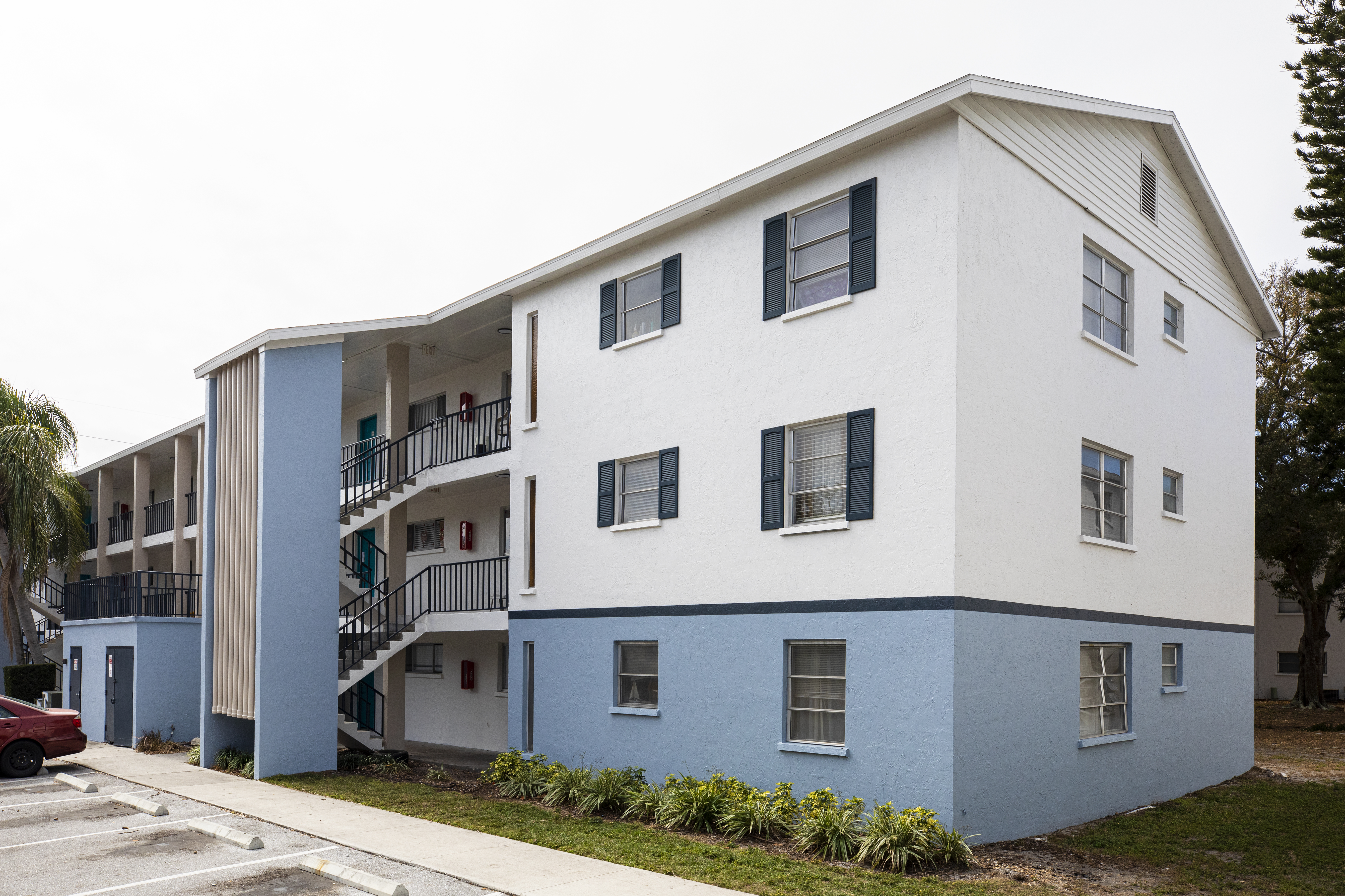 Oasis at Belmont Park The Multifamily Advisory Group at Cushman